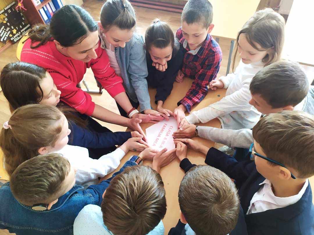 OARE POATE FI CEVA MAI DE PREȚ DECÂT FAMILIA?